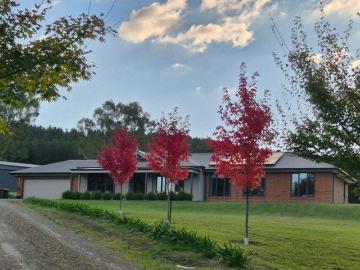 STUNNING LIFESTYLE PROPERTY ON 5 ACRES, JUST 10 MINUTES DRIVE FROM THE TOWN OF MYRTLEFORD