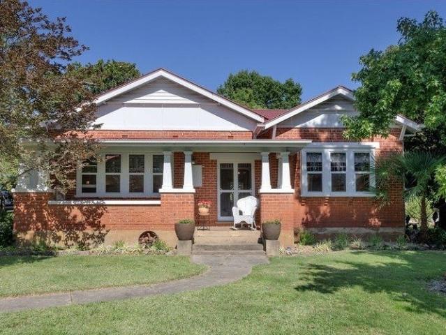 Stunning Lifestyle Property Space to Live, Work & Play