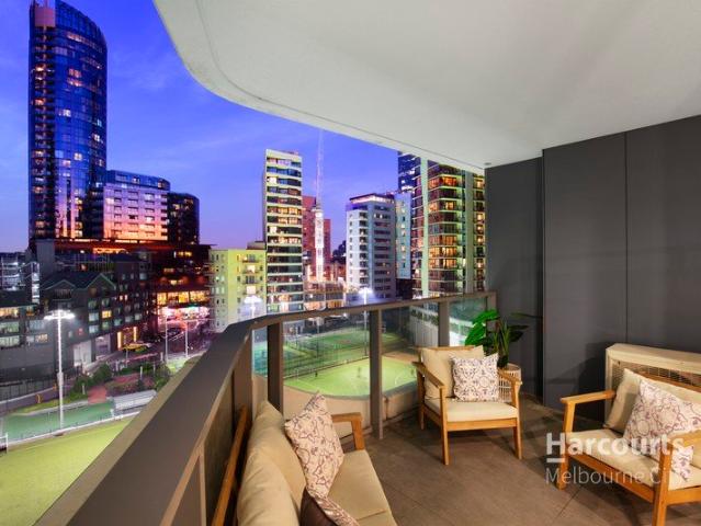 Stunning Living with Uninterrupted Views