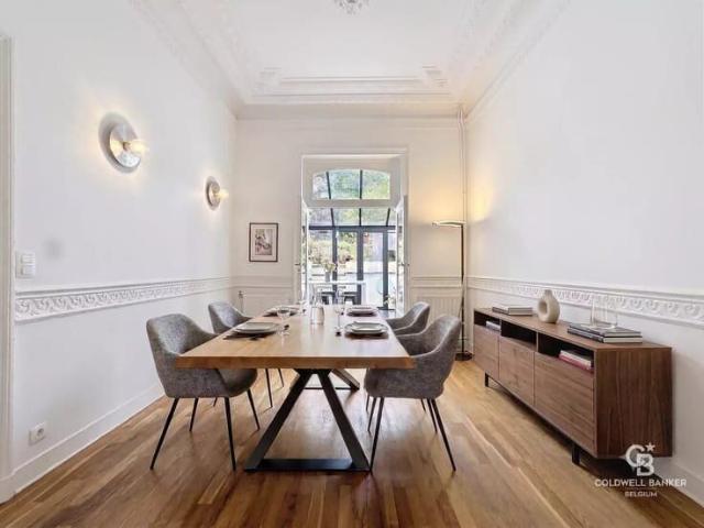 Stunning, luxurious home approx. 330 sq. m. / Coghen neigh