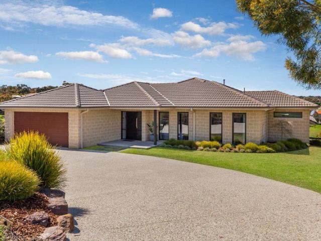 STUNNING LUXURY FAMILY HOME WITH FOREVER VIEWS