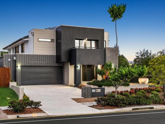 Stunning Luxury Living With Spa, Wine Cellar And Multiple Living Areas