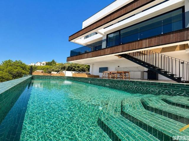 Stunning luxury modern 4 bed villa with sea views in Loule. 349m² Loulé São Sebastião