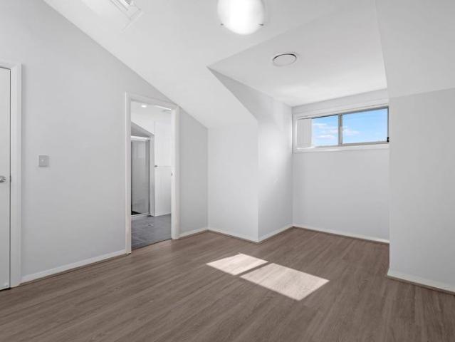Stunning luxury townhouse in ideal location