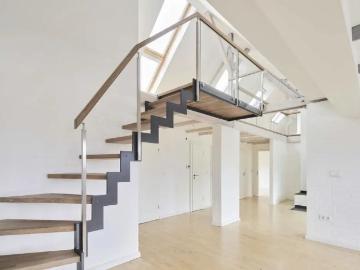 Stunning Maisonette with Rooftop Terrace & Rare Dom Cathedral Views in Ehrenfeld