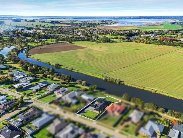 Stunning Mitchell River Backwater Retreat Minutes from Bairnsdale CBD