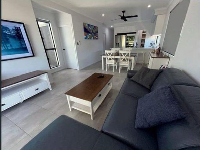 STUNNING MODERN 3 BEDROOM HOME IN A PRIME LOCATION + 13.5KW SOLAR SYSTEM!