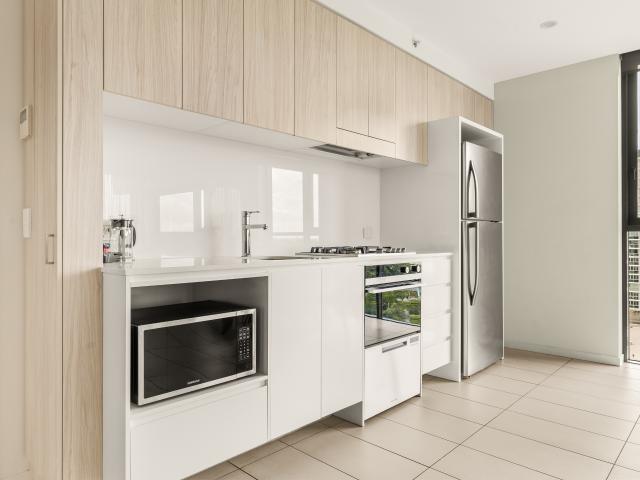 Stunning Modern 1 Bedroom Apartment with River & Park Views in Alcyon Resort