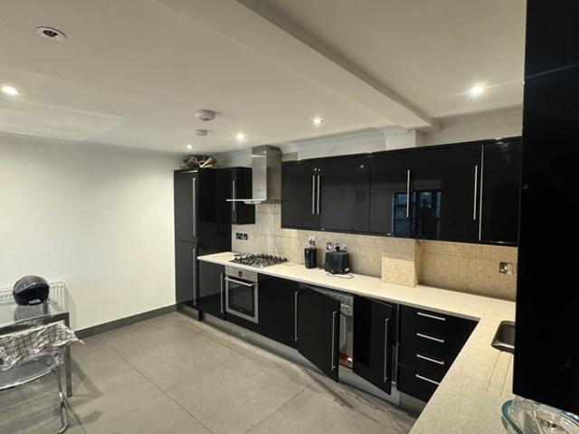 ✨ Stunning Modern 2 Bed Flat in Mile End E3 ✨