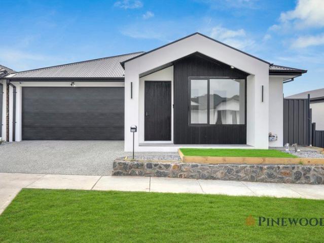 Stunning Modern 4 Bedroom Home for Rent in Kalkallo!