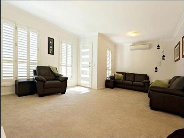 Stunning Modern & Bright 3 Bedroom Family Home