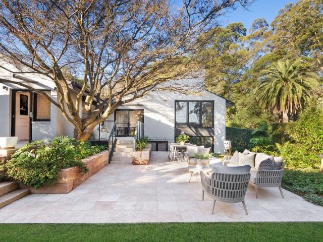 Stunning modern entertainer offering exceptional privacy and designer flair