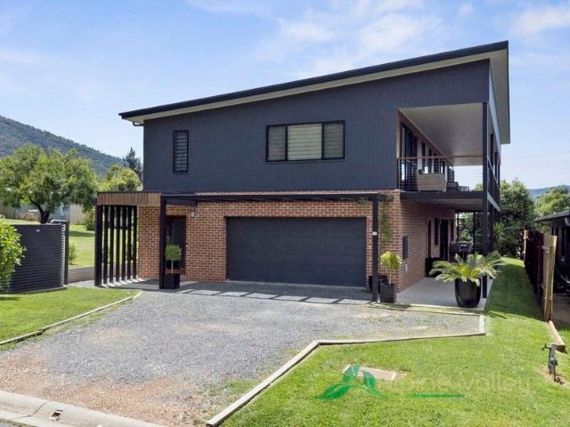 Stunning Modern Family Home in Tawonga South!