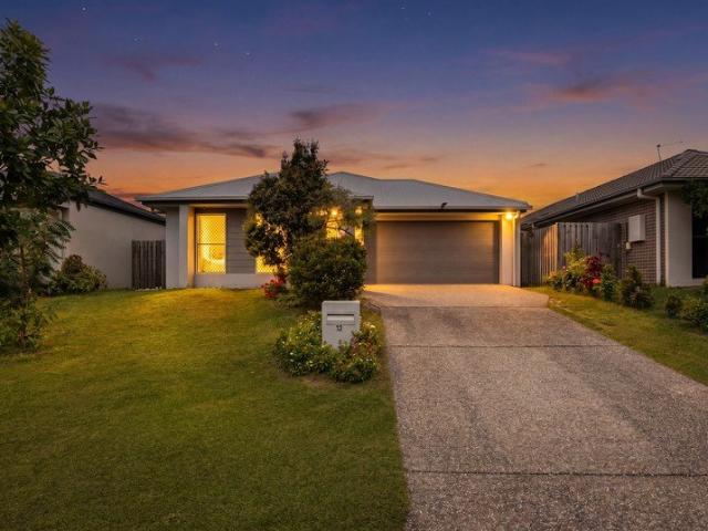 Stunning modern family living in growing of Logan Reserve Location!