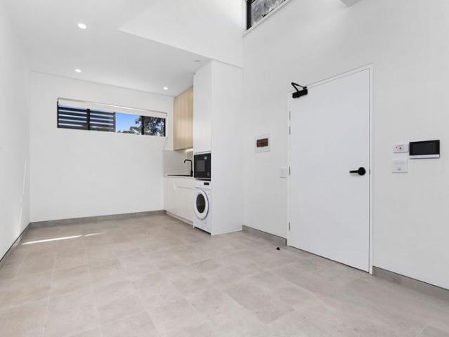 STUNNING MODERN FURNISHED STUDIO APARTMENT