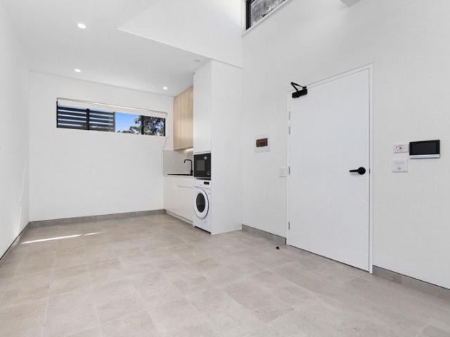STUNNING MODERN FURNISHED STUDIO APARTMENT