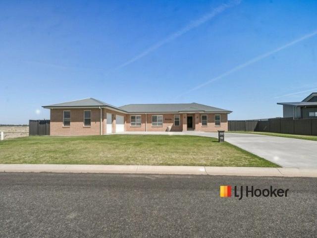 Modern Home with Direct Access to Narromine Airport