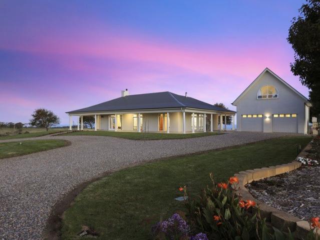 Beautiful country homestead in a highest location