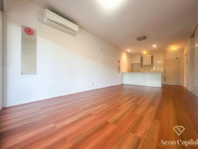 Stunning Modern Living with Near New Floorboards – Steps from Westall Station!