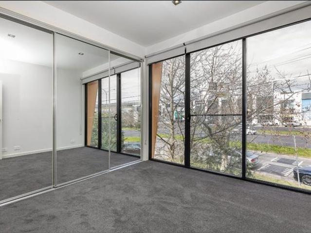 Stunning, Modern & Spacious 2 Bedroom Townhouse