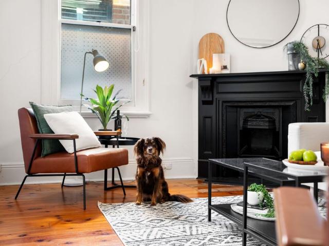 Stunning Modern Two Bedroom Cottage in Prime CBD Locale