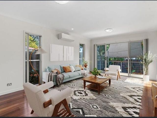 Stunning Modern unit in Fantastic East Toowoomba Location