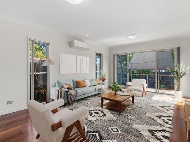 Stunning Modern unit in Fantastic East Toowoomba Location