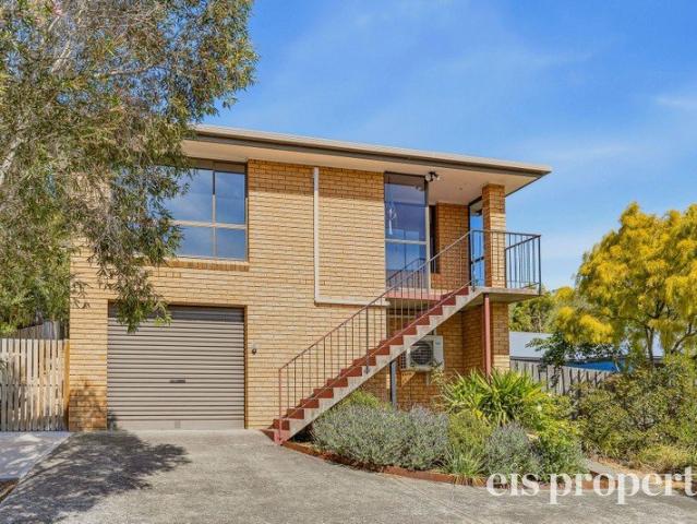 Stunning Mountain Views & Private Outdoor Living
