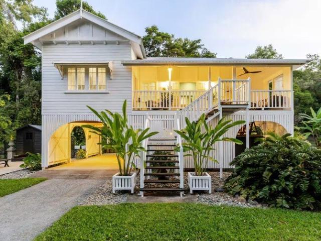STUNNING MOWBRAY QUEENSLANDER | YOUR HOME AWAY FROM HOME