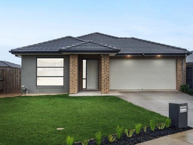 STUNNING NEAR NEW 4BR MODERN HOME STEPS FROM SCHOOLS & TRANSPORT