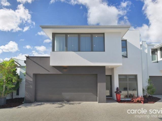 Stunning Near New Coastal Home in Kallaroo's Prestigious North Shore Estate