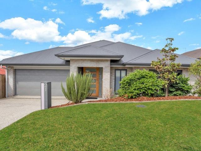 Stunning Near New Metricon Home