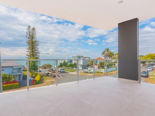 Stunning New 3 Bedroom Unit with Spectacular Views of Moreton Bay!