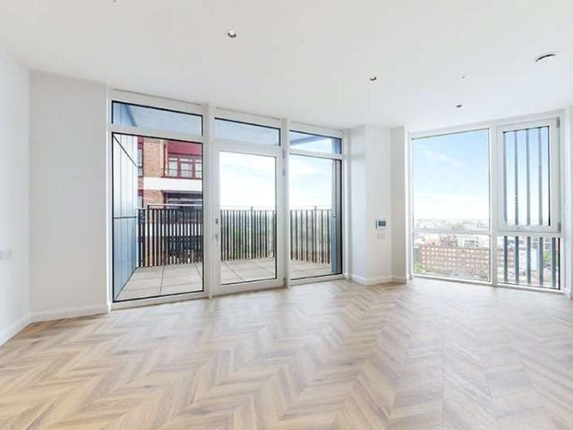 Stunning new apartment located in The Founding, Canada Water's premier new build development