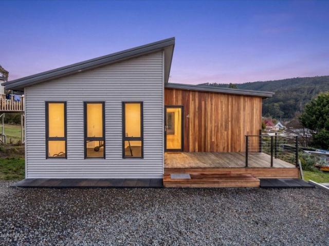 Stunning New Build, Centrally Located