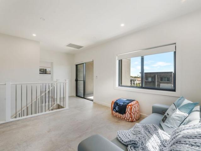 STUNNING NEW BUILD FAMILY HOME