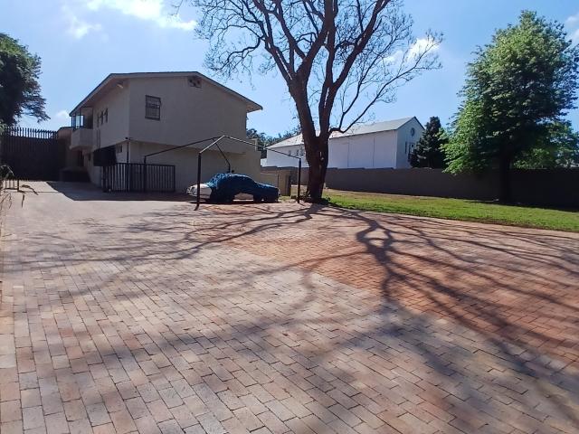 Stunning New Development Cosy, Beautiful House in a small Gated Community,4x bed 2x bath with a lovely Large Garden, Court Yard Study and only cat Pet friendly