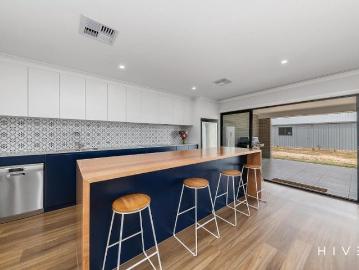 Gundaroo, Yass Valley, Victoria - Equipped kitchen