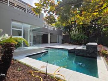 stunning newley renovated 5 bedroom.