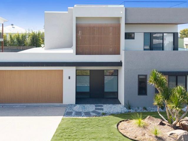 Stunning Newly Constructed Dicky Beach Home