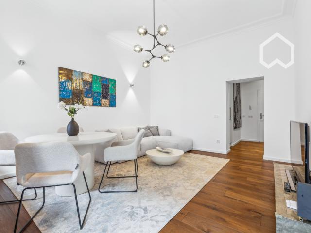 Stunning, Newly Renovated Altbau Apartment in Prime Düsseldorf Location!