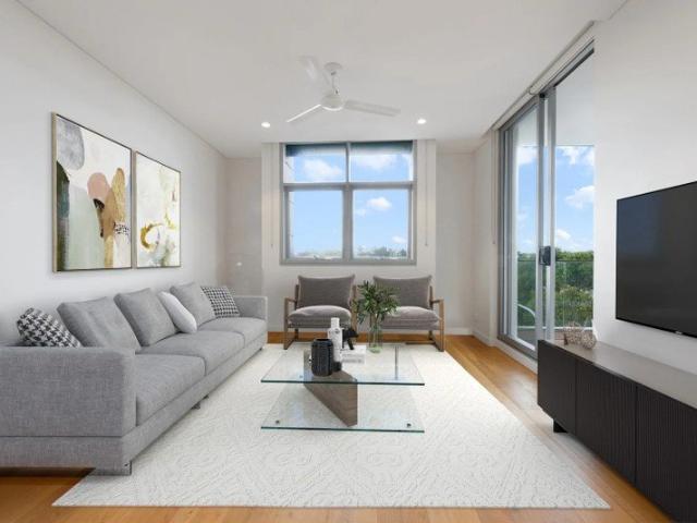 Stunning North East Facing Apartment Moments From Little Bay Beach