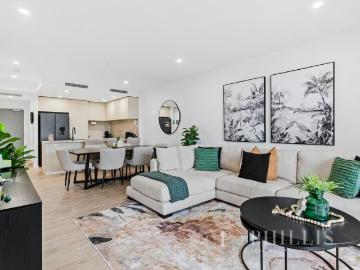 Stunning North Facing Apartment Within Hope Island Resort!