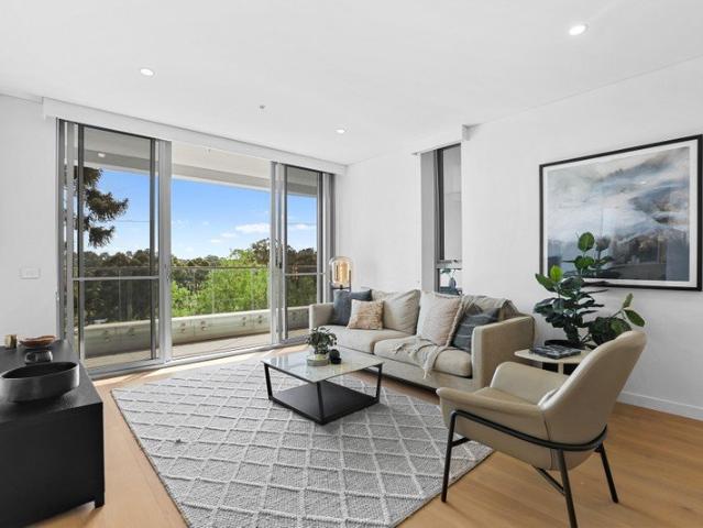 Stunning North facing Golf Side brand new apartment