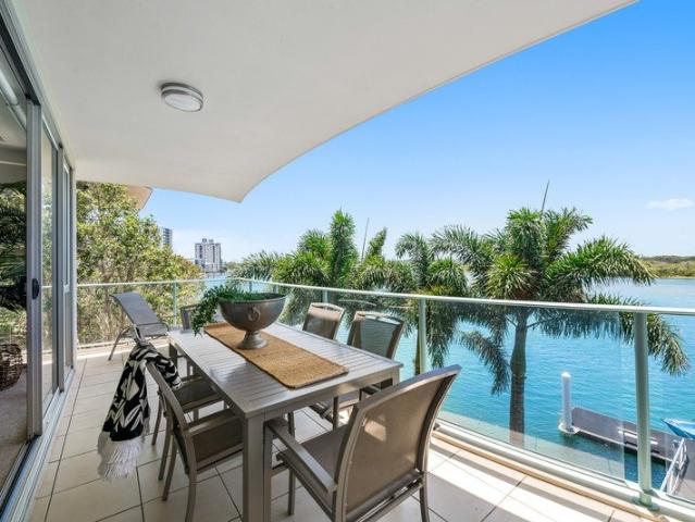 Stunning North Facing Waterfront Apartment Prime Riverside Living