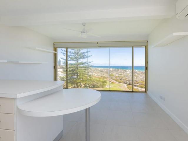 Stunning Ocean Views in Prime Scarborough Location