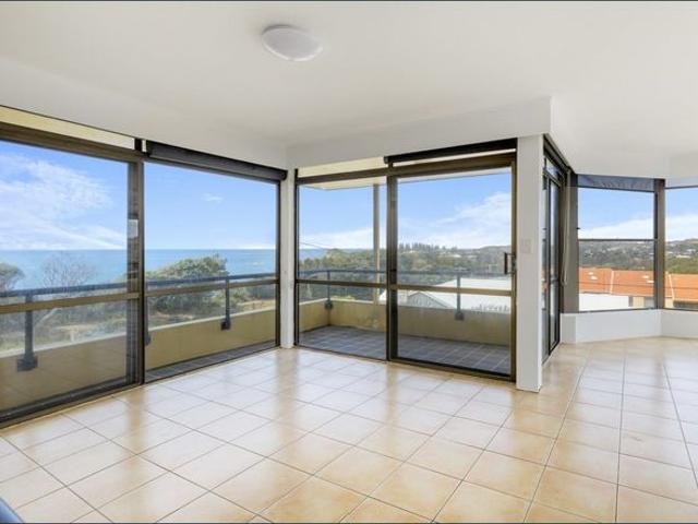 Stunning Ocean Views Over Flynns Beach