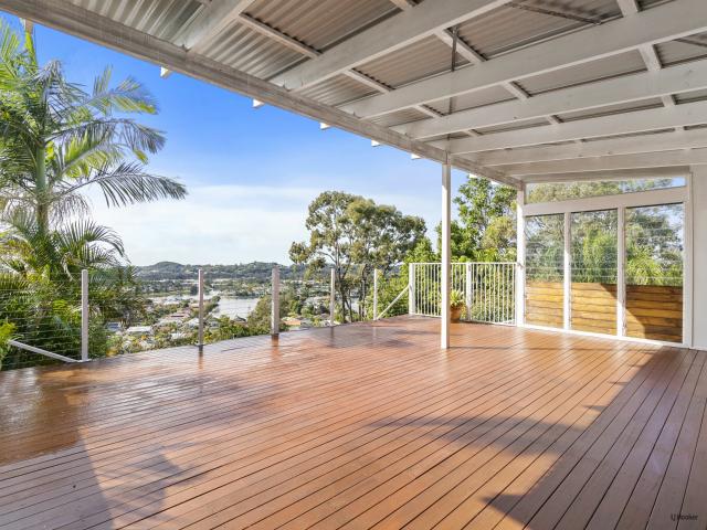 Stunning Ocean & Creek Views from This Peaceful 3 Bedroom Retreat � Electricity & Water Included