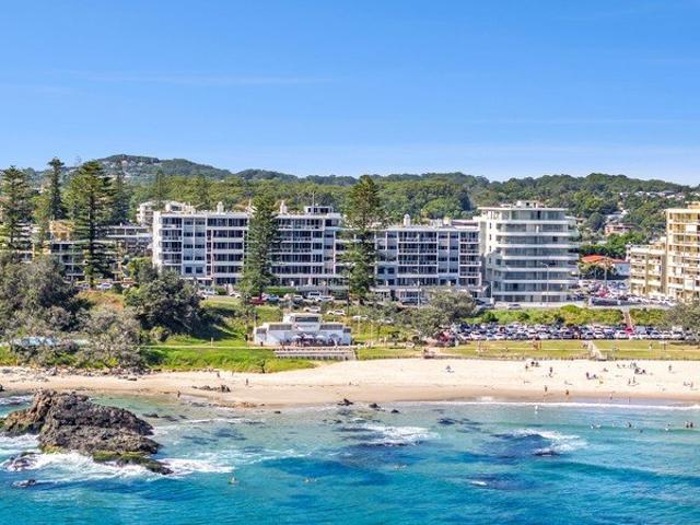 Stunning Oceanview Apartment in the Iconic Sandcastle Apartments Overlooking Town Beach, Port Macquarie