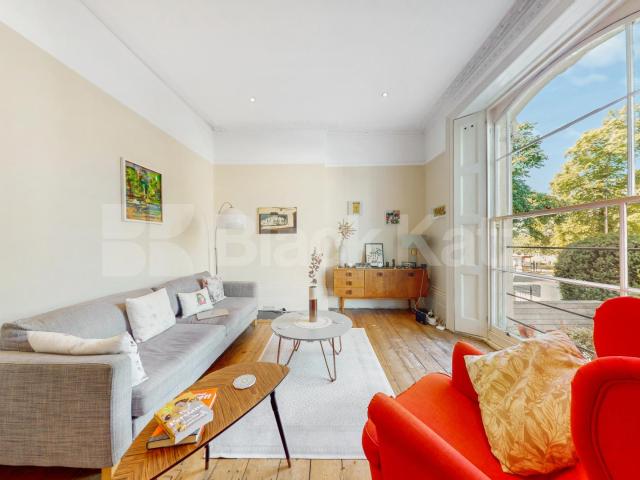 Stunning one bed set within a period house with high ceilings & wood floors!